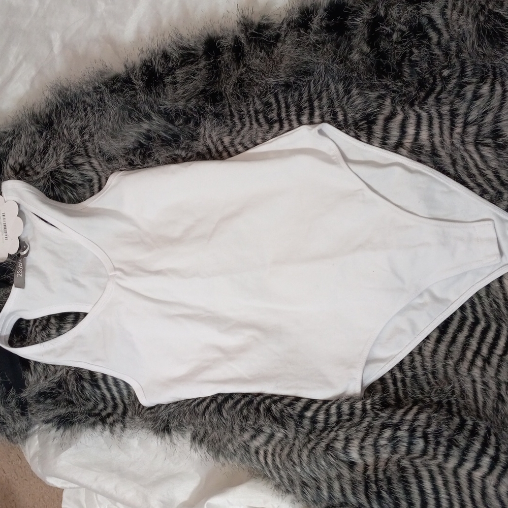 2Sable Bodysuit White Sleeveless Sz M One-Piece Stretch NWT